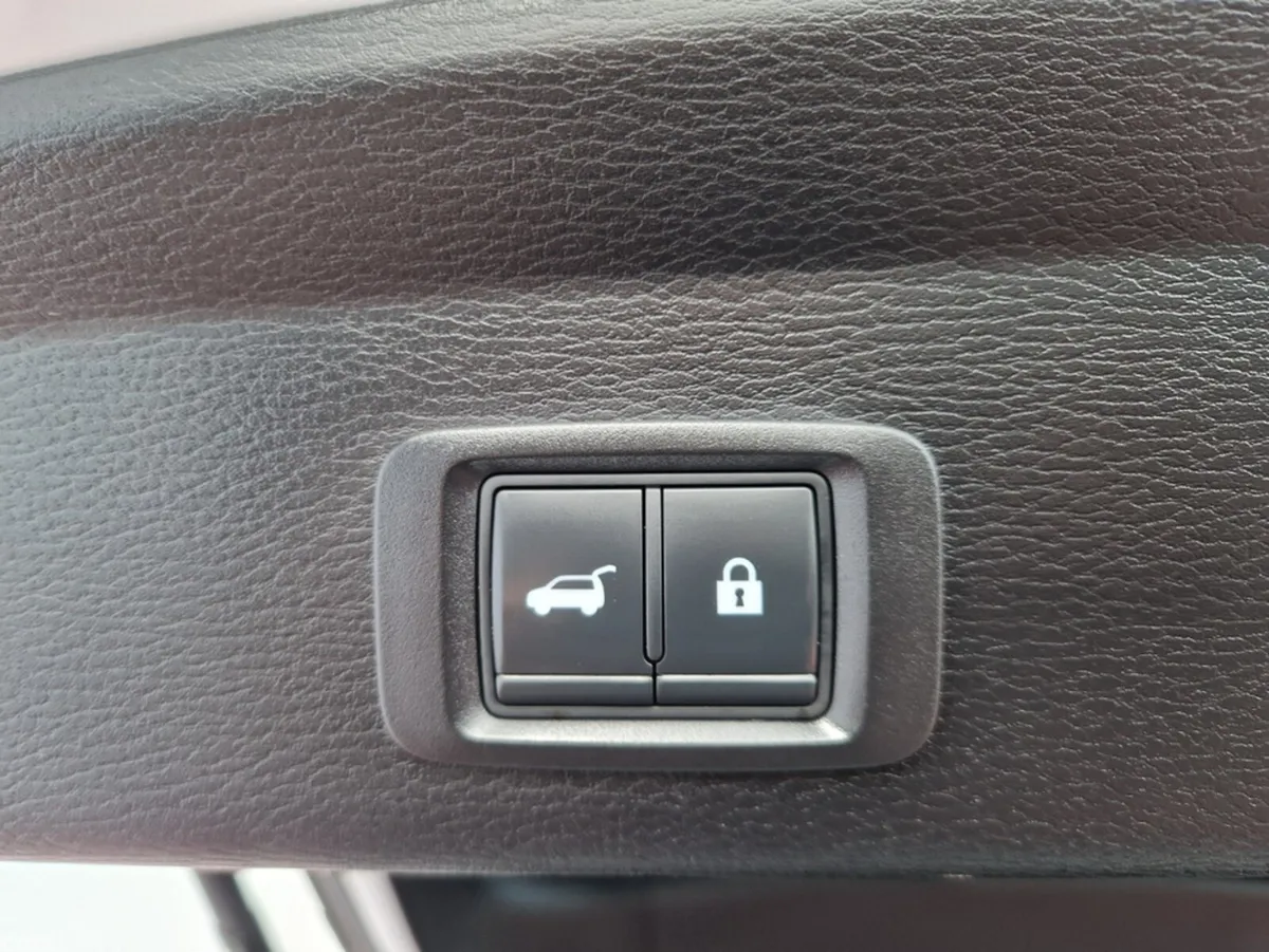 Mitsubishi Outlander MPV, Petrol Plug-in Hybrid, 2022, White