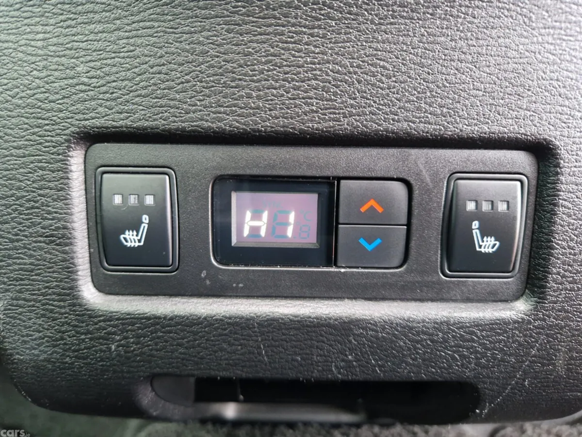 Mitsubishi Outlander MPV, Petrol Plug-in Hybrid, 2022, White