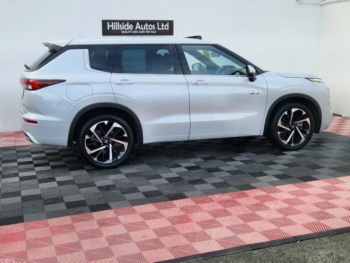 Mitsubishi Outlander MPV, Petrol Plug-in Hybrid, 2022, White