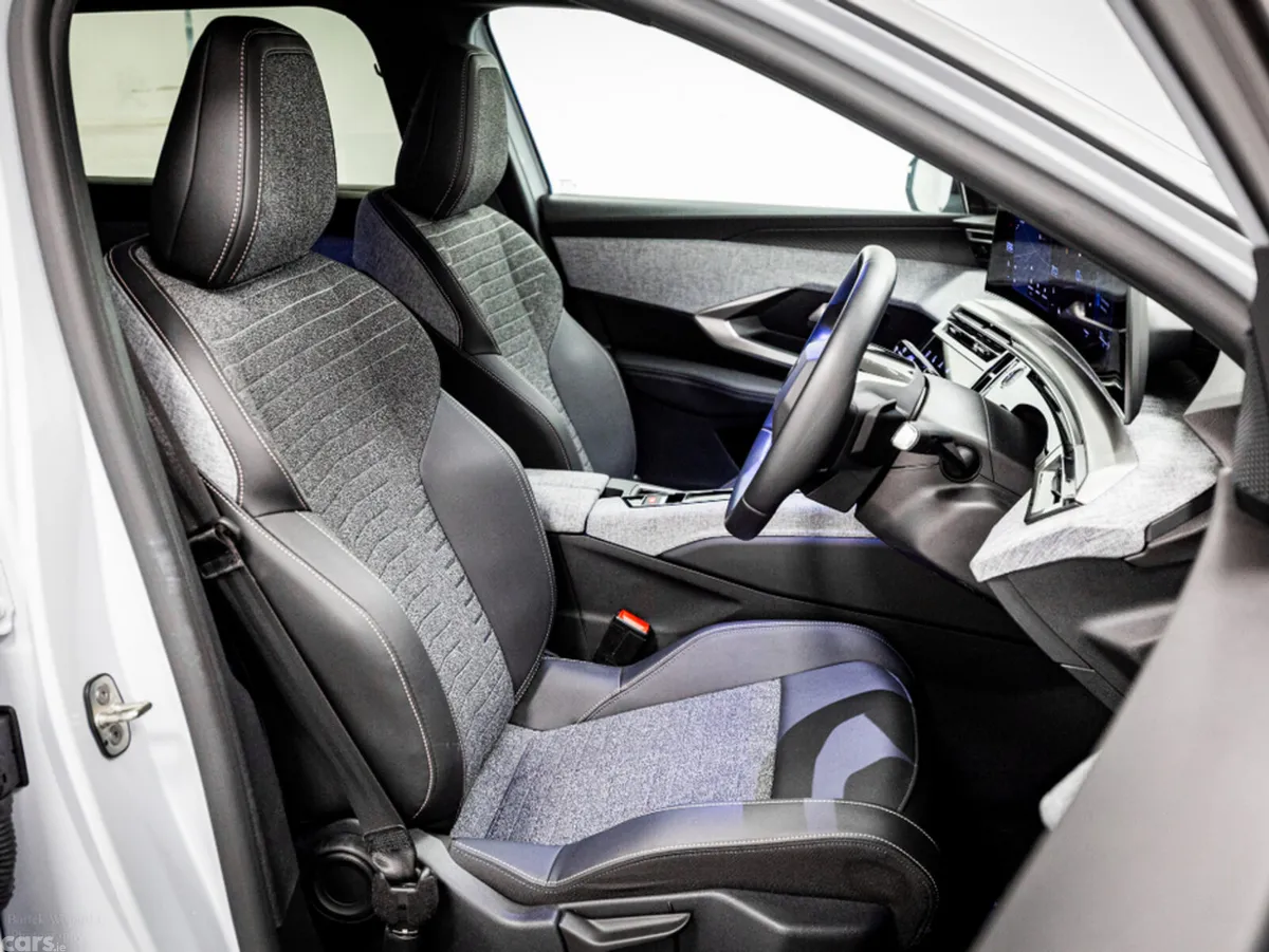 Peugeot 5008 SUV, Petrol, 2026, White