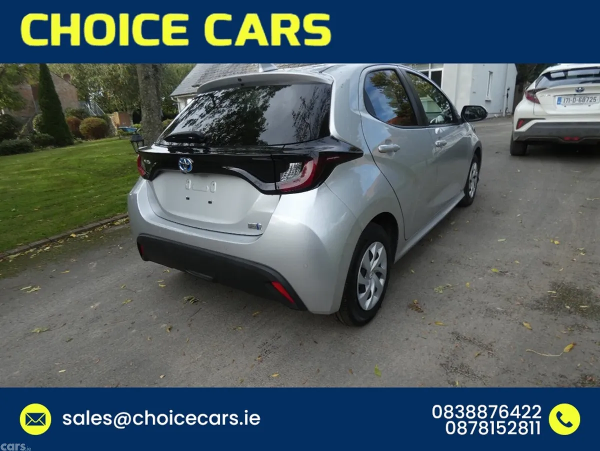 Toyota Yaris Hatchback, Petrol Hybrid, 2022, Silver