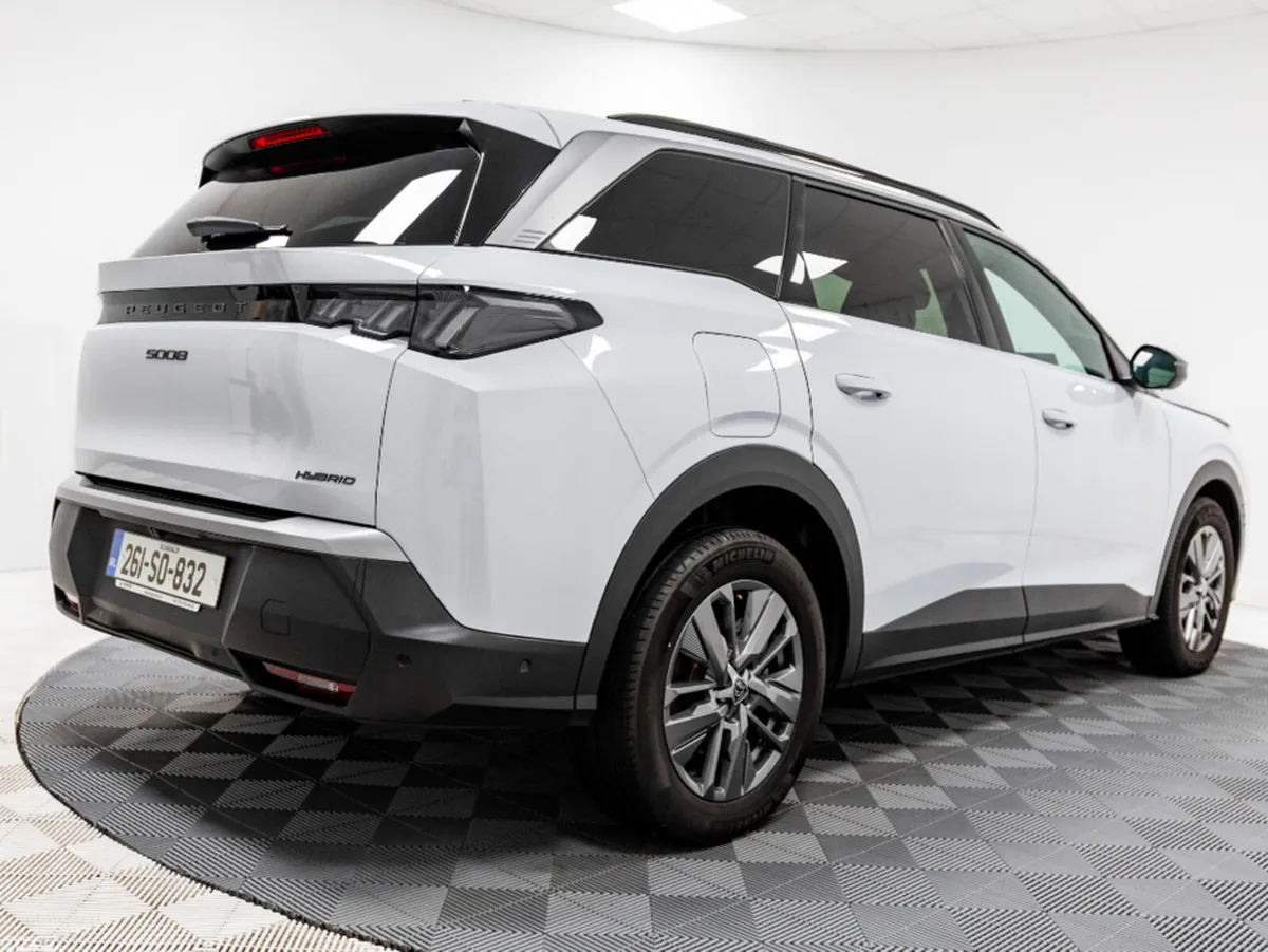 Peugeot 5008 SUV, Petrol, 2026, White
