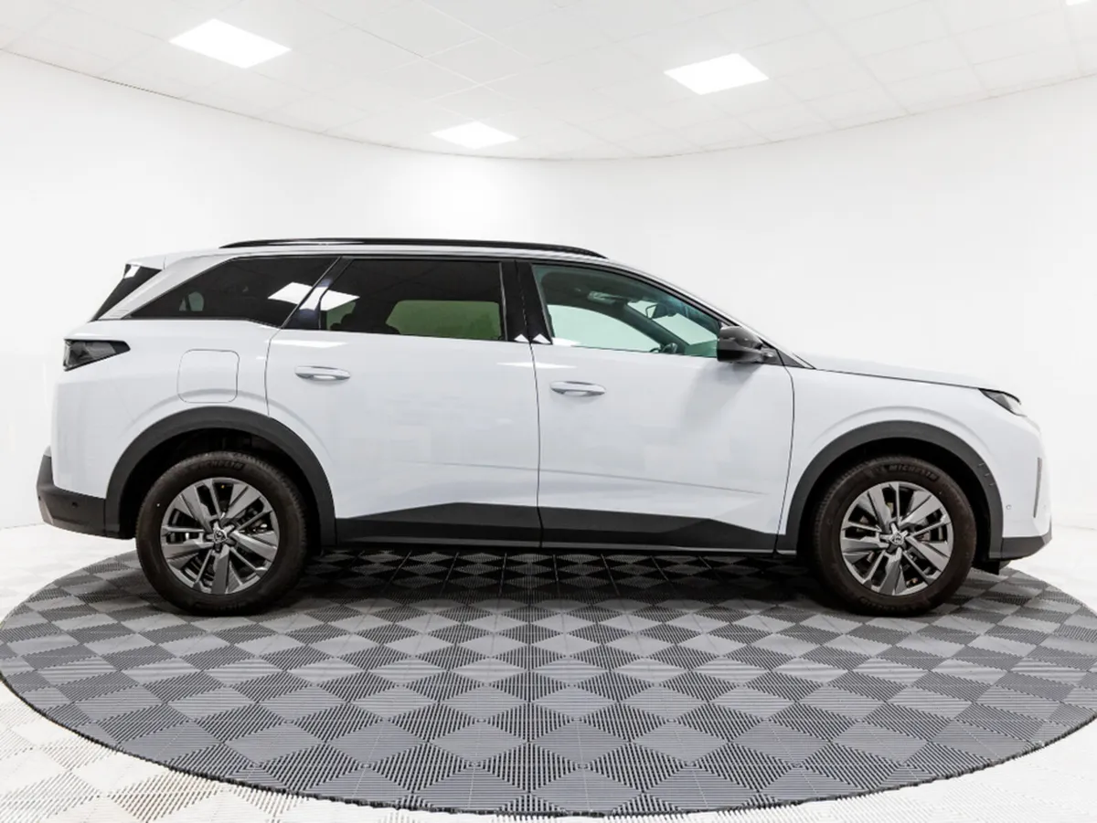 Peugeot 5008 SUV, Petrol, 2026, White