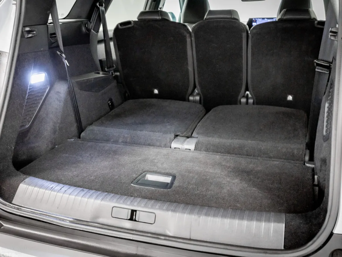 Peugeot 5008 SUV, Petrol, 2026, White