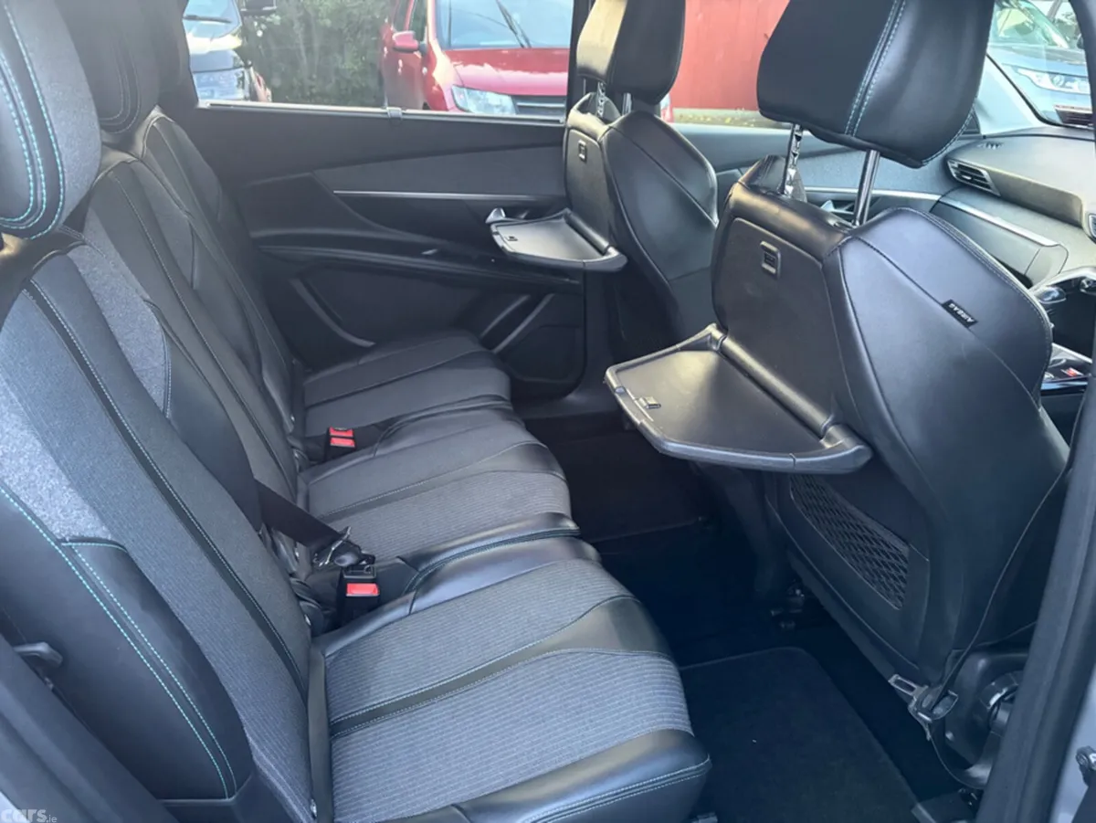 Peugeot 5008 MPV, Diesel, 2022, Grey