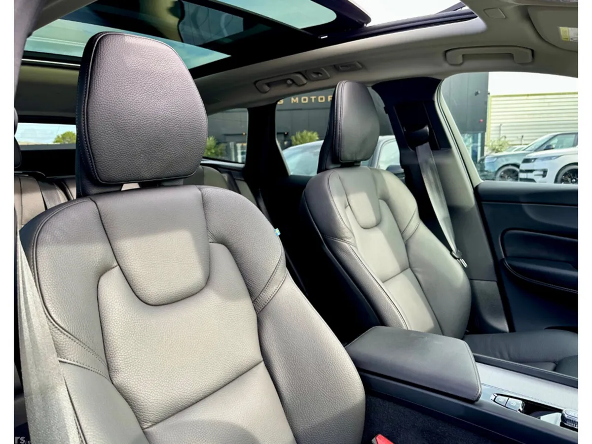 Volvo XC60 SUV, Petrol Hybrid, 2025, Black