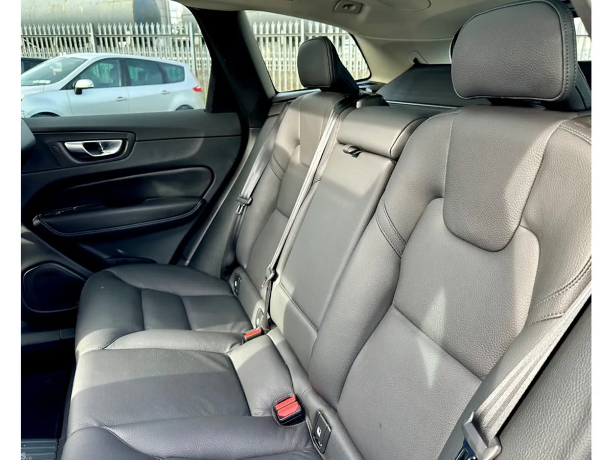Volvo XC60 SUV, Petrol Hybrid, 2025, Black