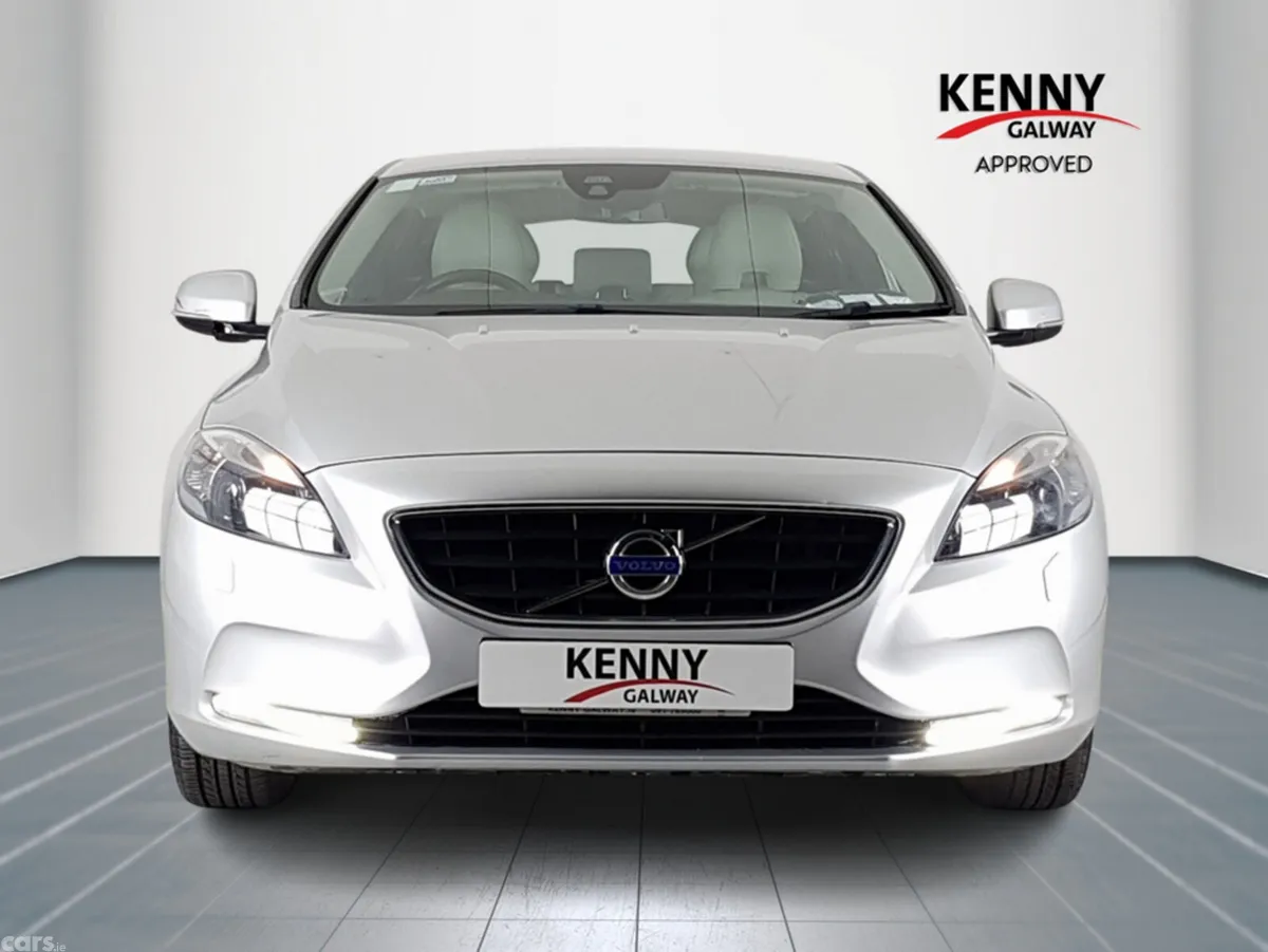 Volvo V40 Hatchback, Diesel, 2015, Silver