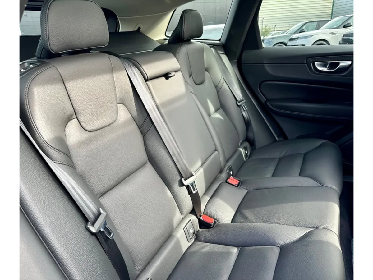 Volvo XC60 SUV, Petrol Hybrid, 2025, Black