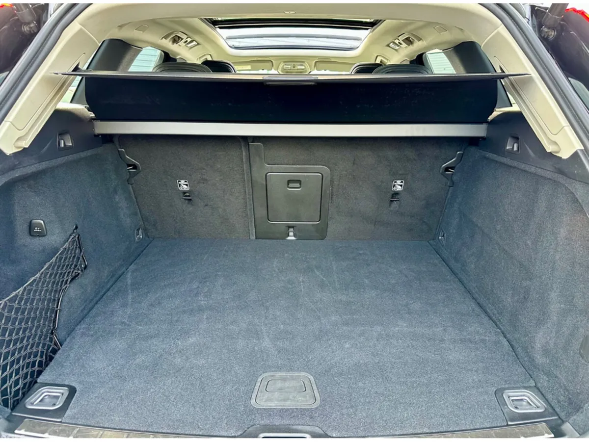Volvo XC60 SUV, Petrol Hybrid, 2025, Black