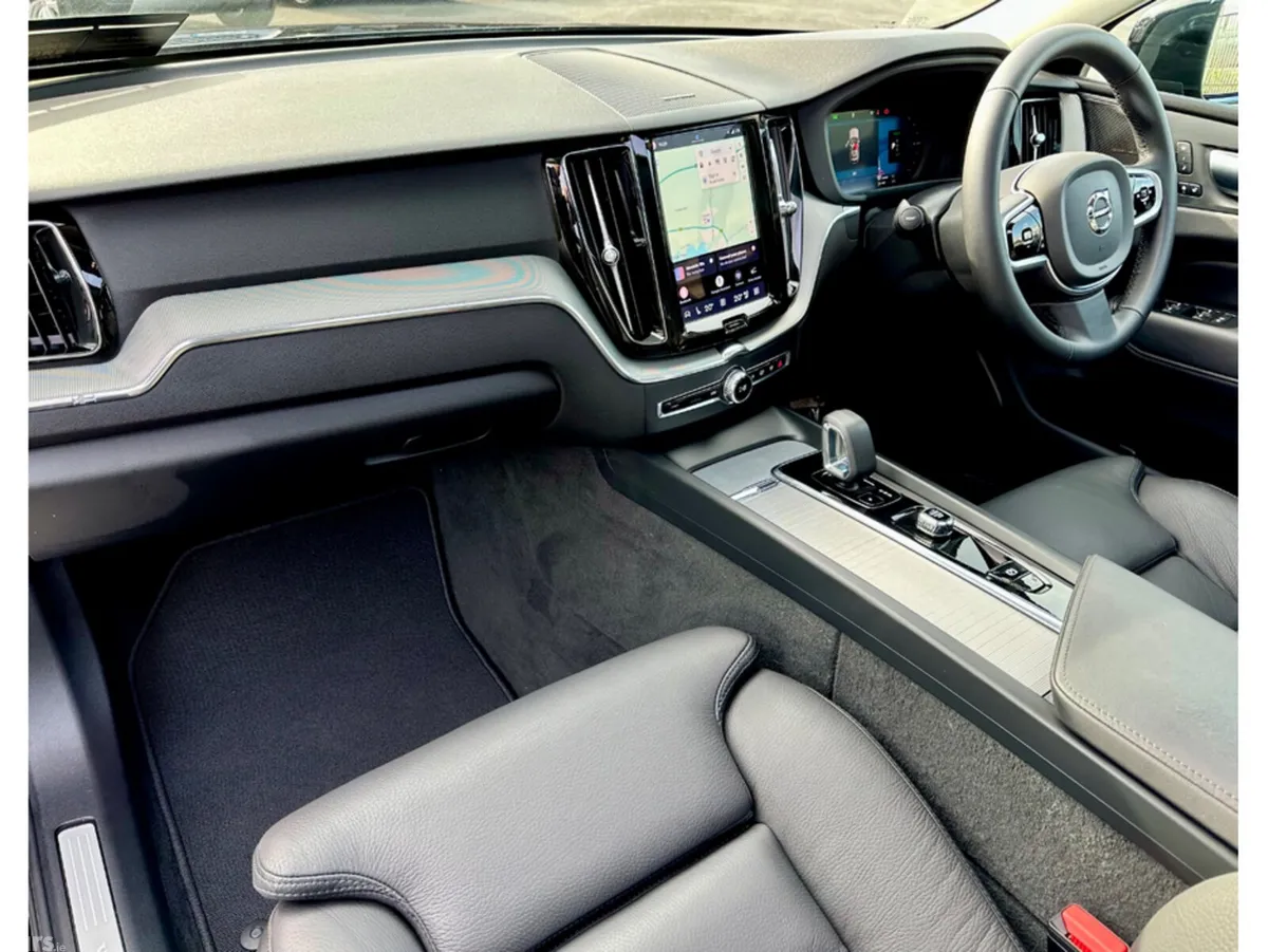 Volvo XC60 SUV, Petrol Hybrid, 2025, Black