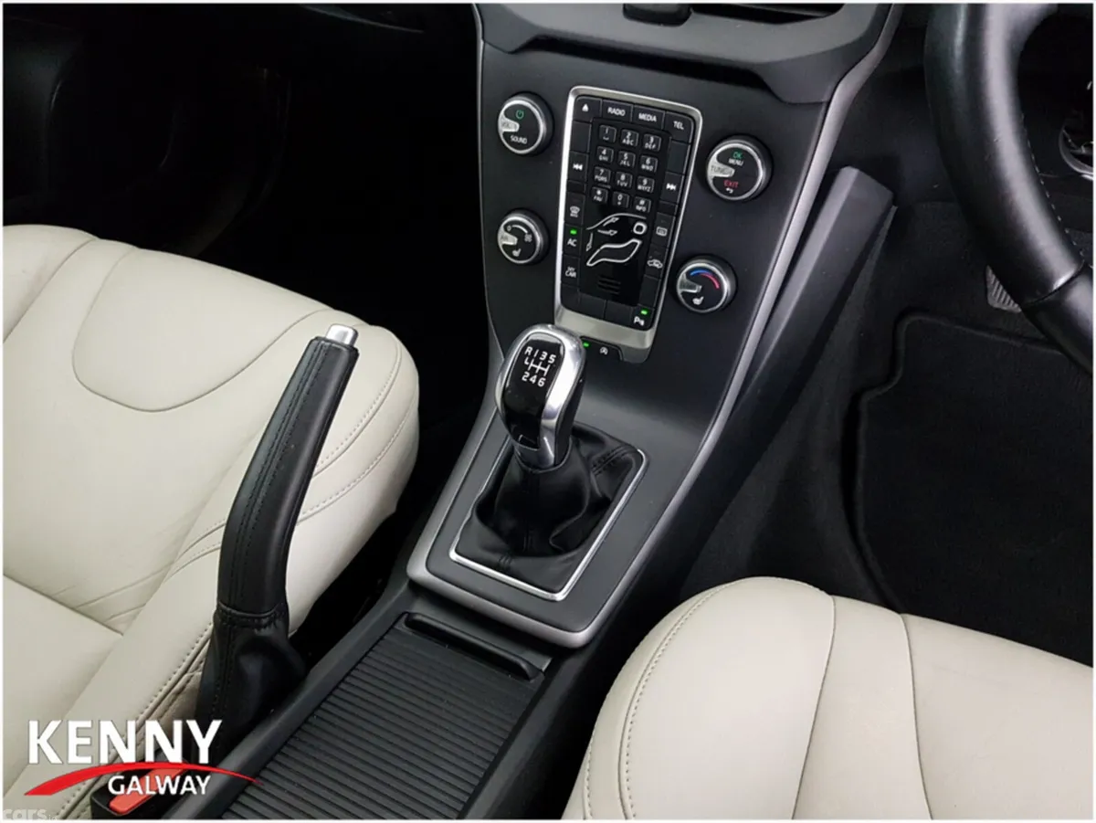 Volvo V40 Hatchback, Diesel, 2015, Silver