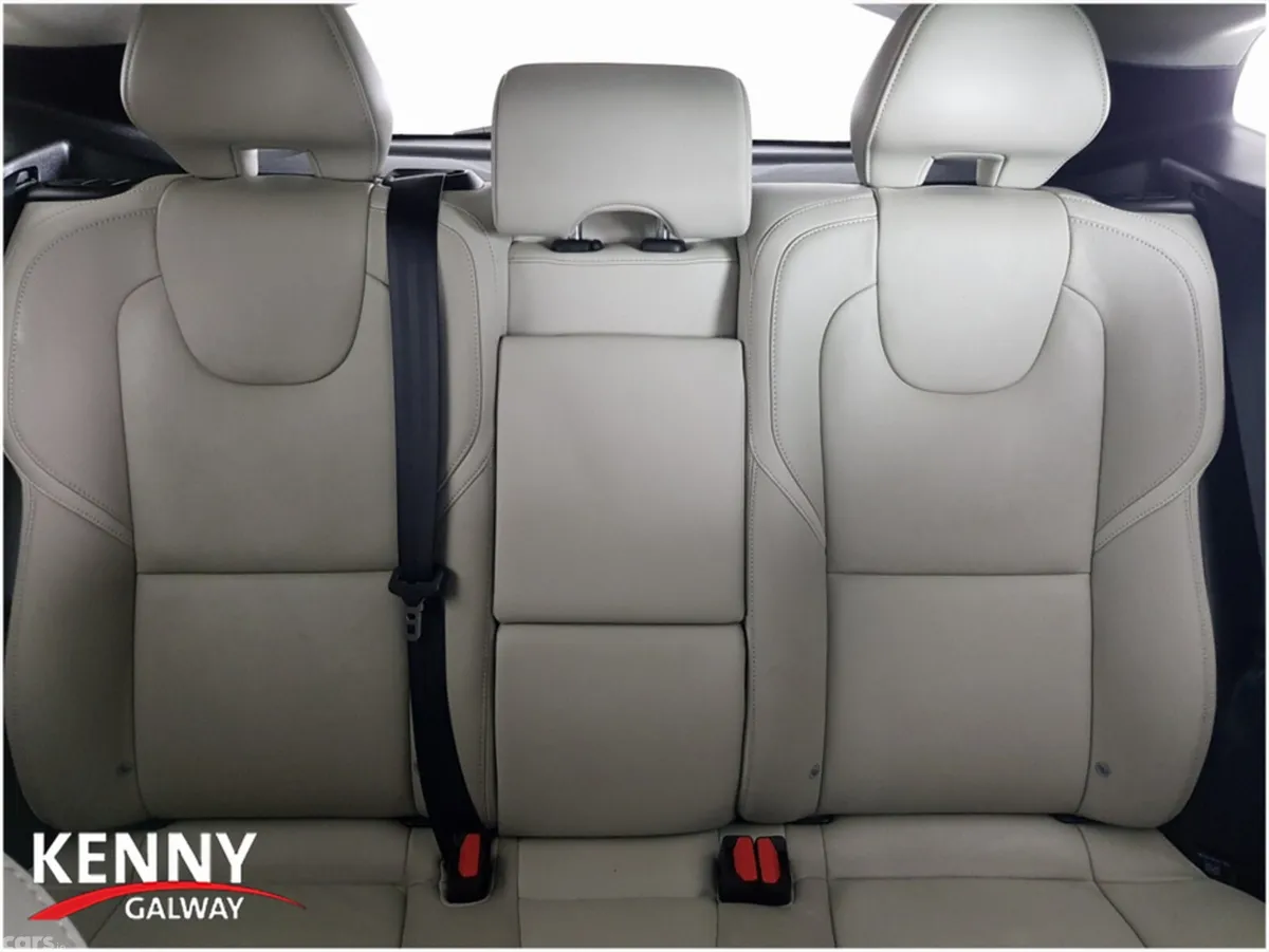 Volvo V40 Hatchback, Diesel, 2015, Silver