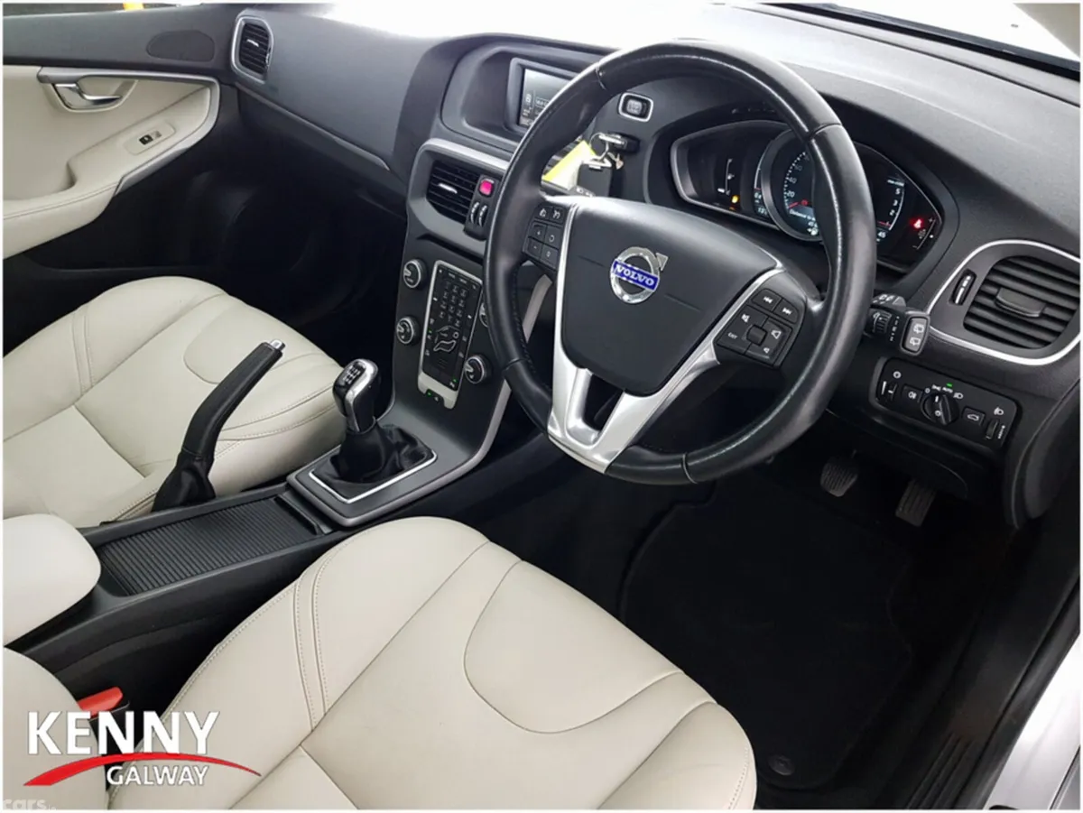 Volvo V40 Hatchback, Diesel, 2015, Silver