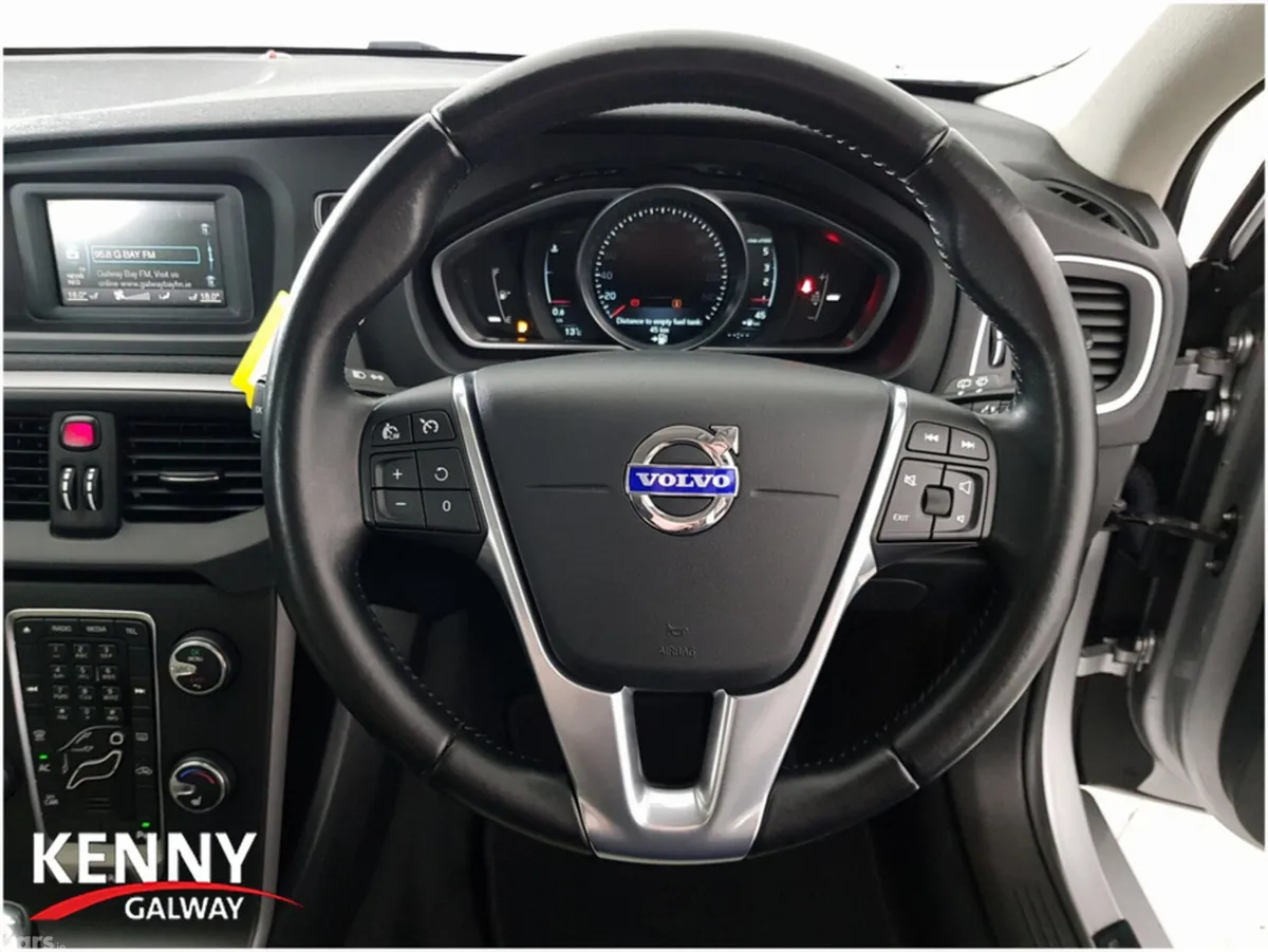 Volvo V40 Hatchback, Diesel, 2015, Silver