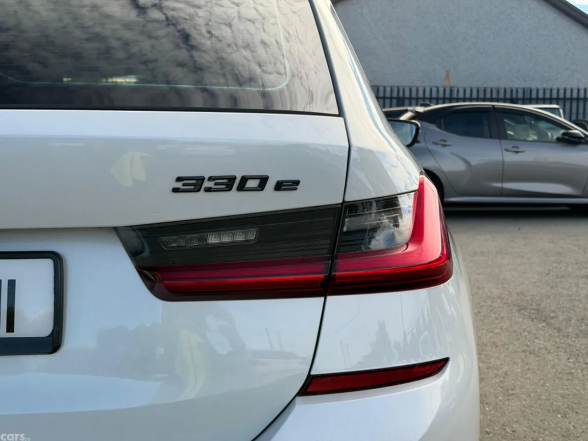 BMW 3-Series Estate, Petrol Plug-in Hybrid, 2020, White