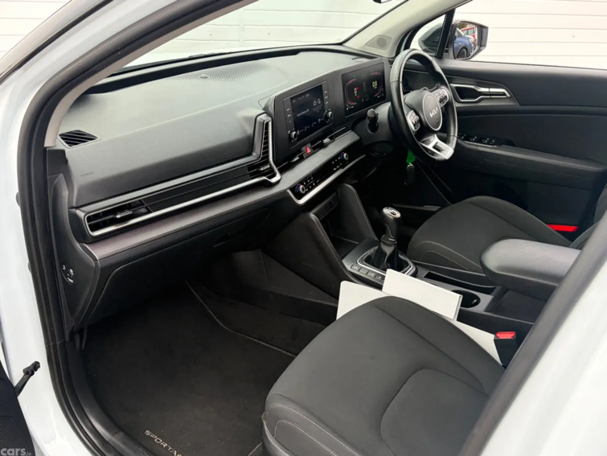 Kia Sportage MPV, Diesel, 2023, White