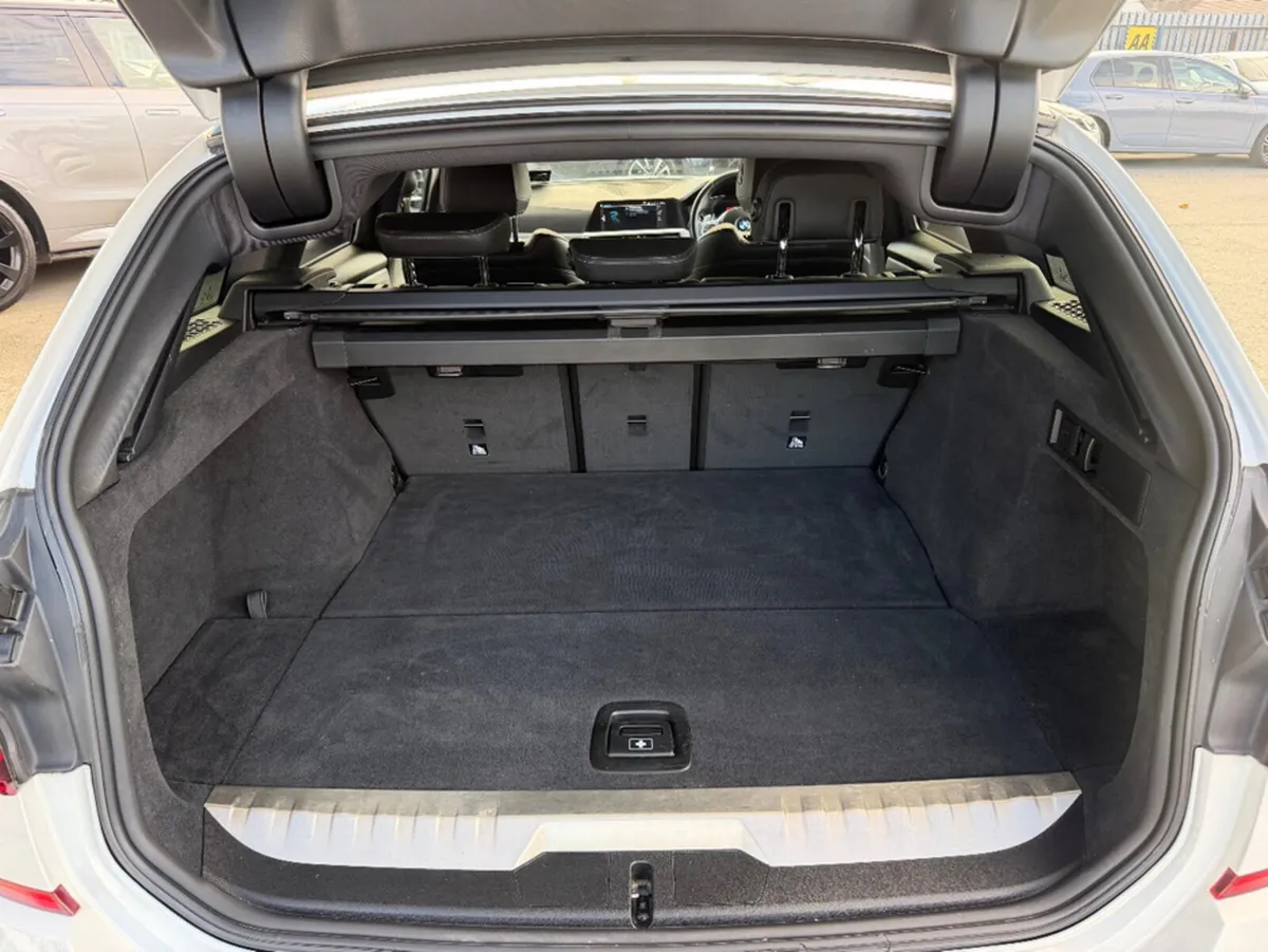 BMW 3-Series Estate, Petrol Plug-in Hybrid, 2020, White