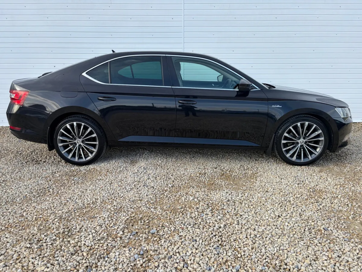 Skoda Superb Hatchback, Diesel, 2016, Black