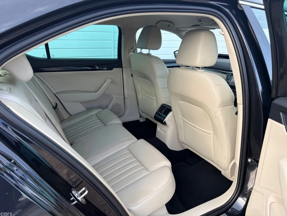 Skoda Superb Hatchback, Diesel, 2016, Black