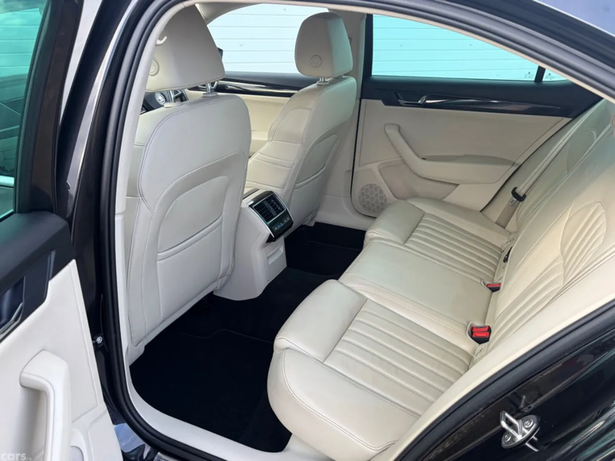 Skoda Superb Hatchback, Diesel, 2016, Black