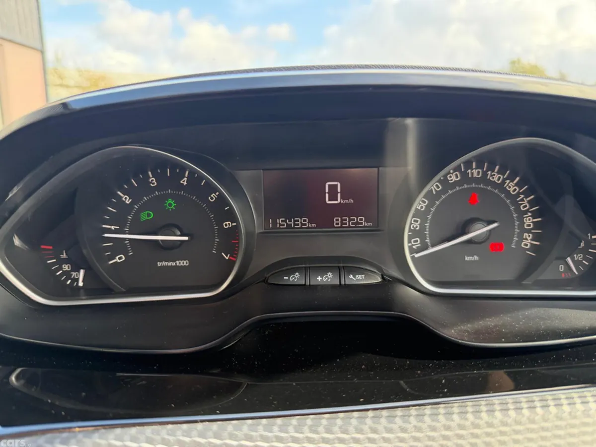 Peugeot 2008 SUV, Petrol, 2016, Grey