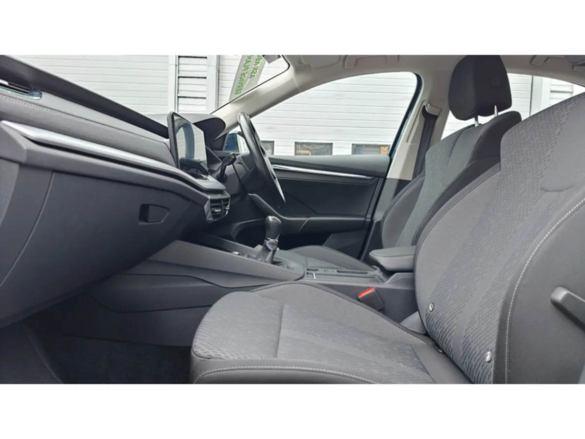 Skoda Octavia Saloon, Petrol, 2024, Silver
