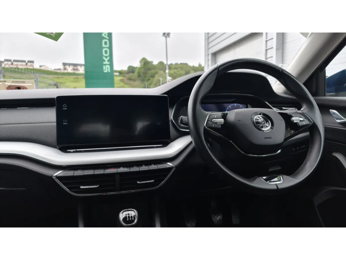 Skoda Octavia Saloon, Petrol, 2024, Silver