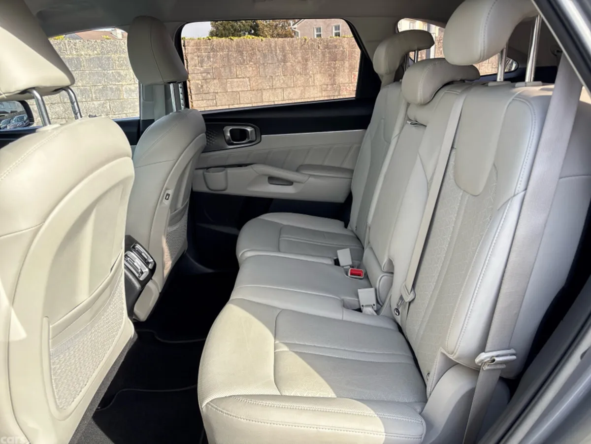Kia Sorento MPV, Petrol Plug-in Hybrid, 2023, Grey
