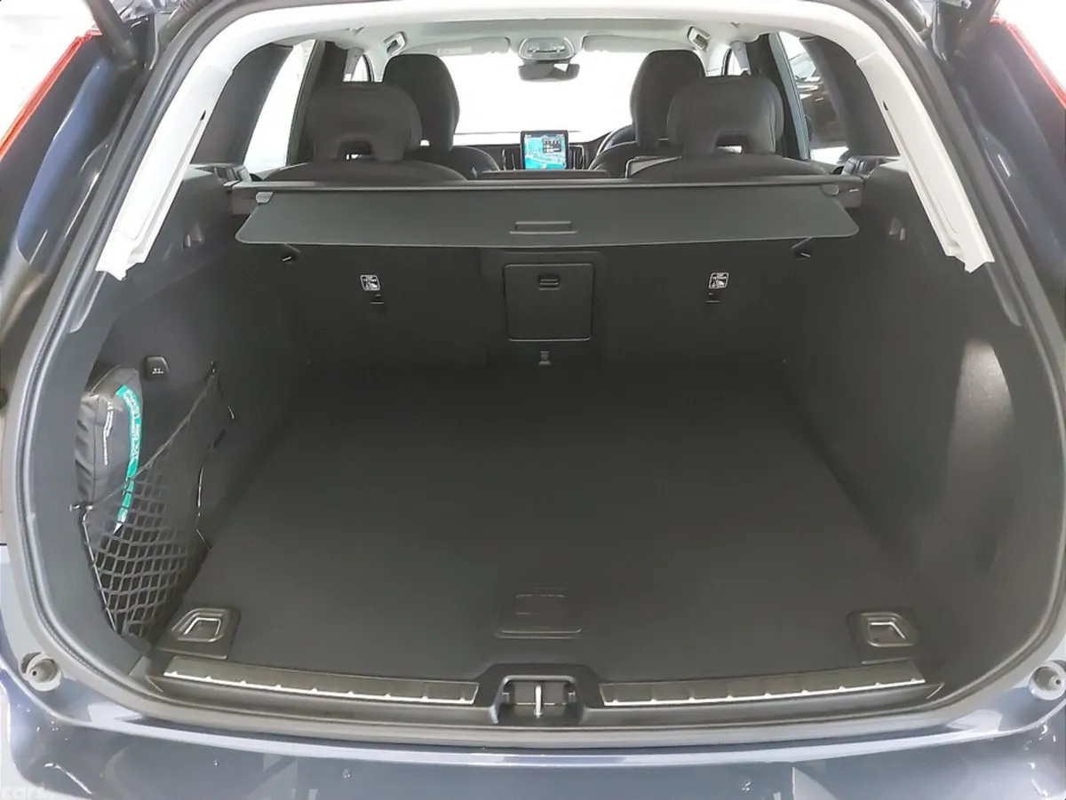 Volvo XC60 SUV, Petrol Plug-in Hybrid, 2026, Blue