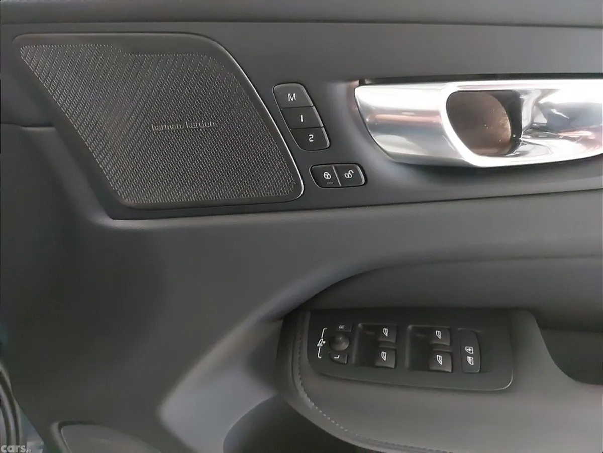 Volvo XC60 SUV, Petrol Plug-in Hybrid, 2026, Blue