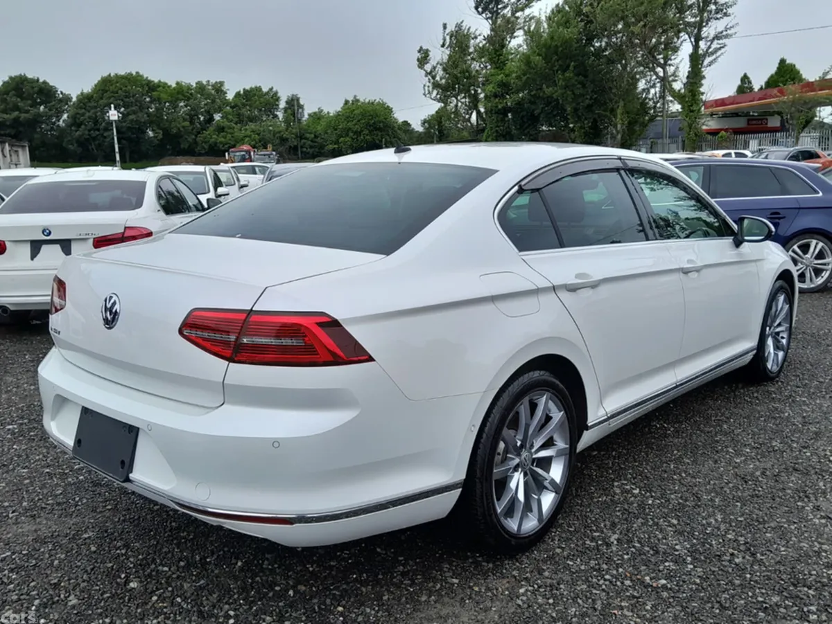 Volkswagen Passat Saloon, Diesel, 2018, White