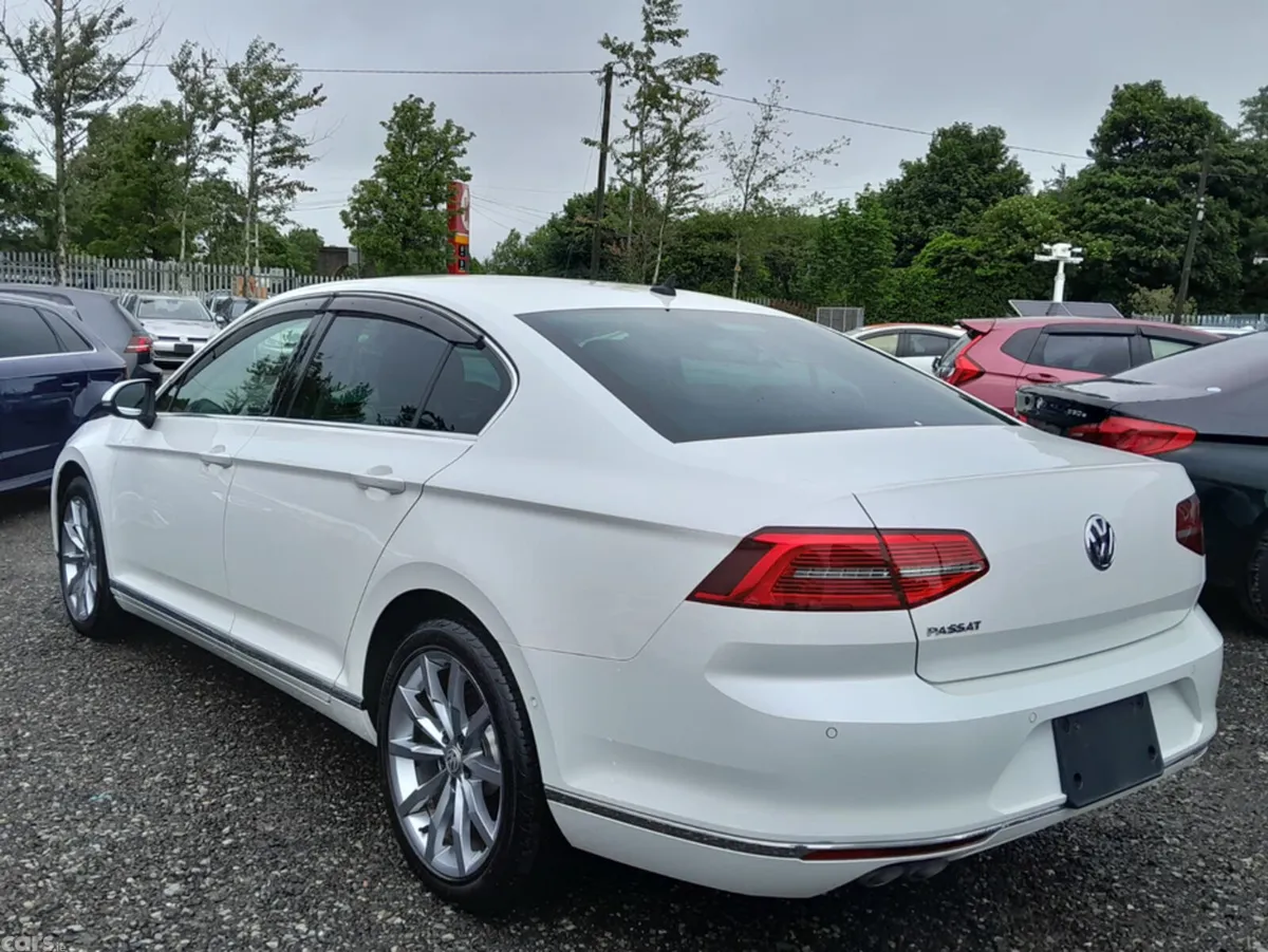 Volkswagen Passat Saloon, Diesel, 2018, White