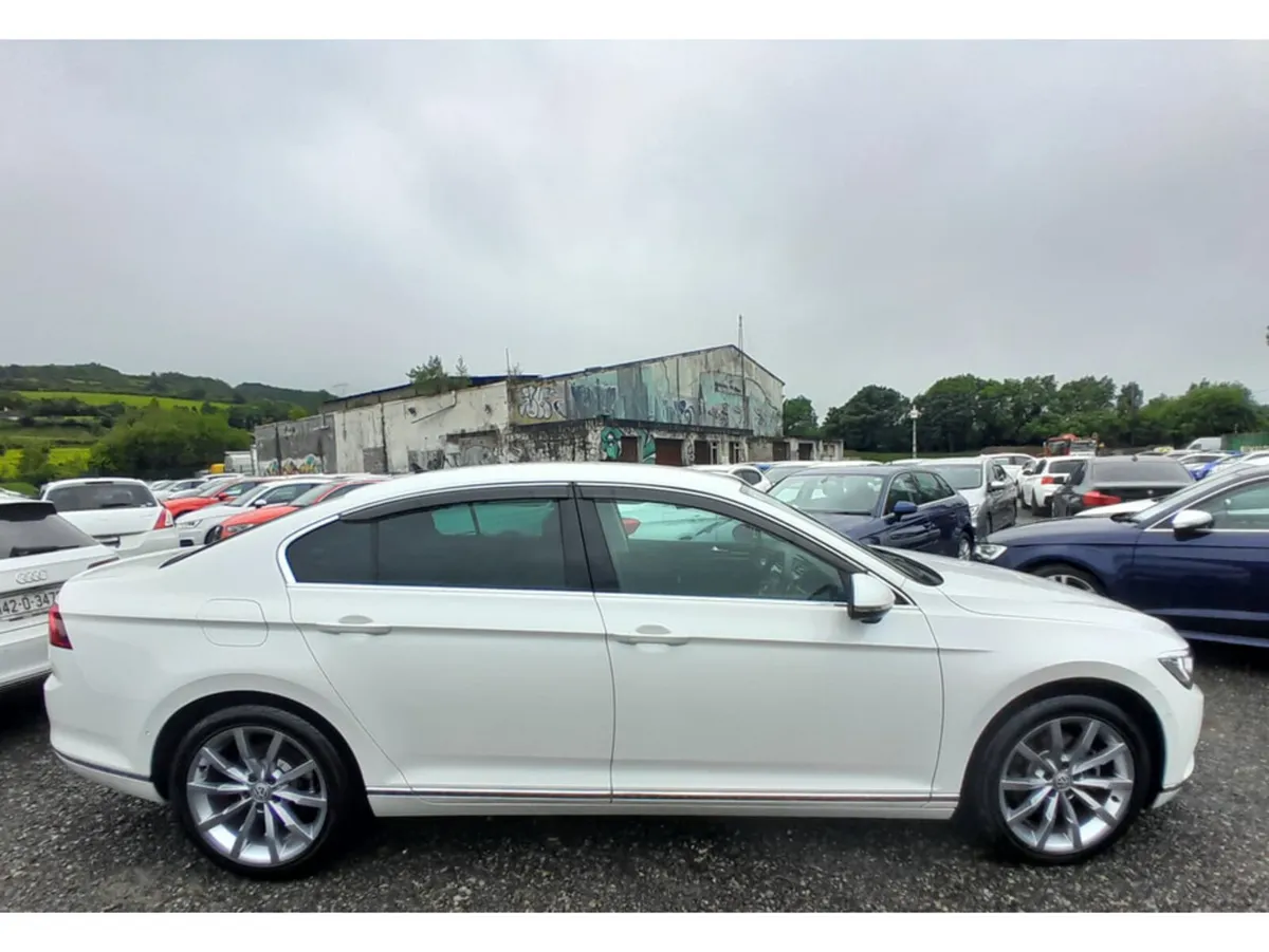 Volkswagen Passat Saloon, Diesel, 2018, White