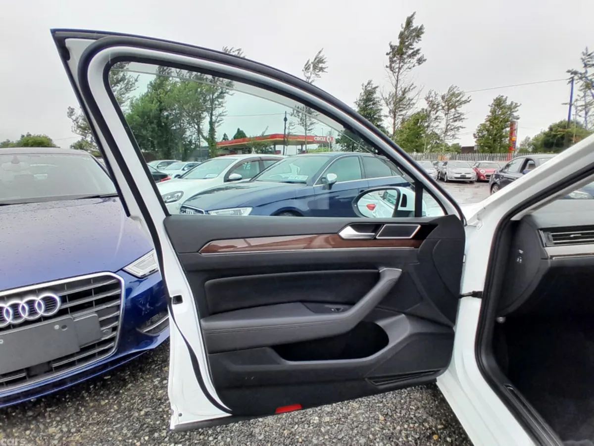 Volkswagen Passat Saloon, Diesel, 2018, White