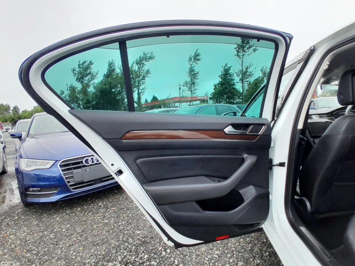 Volkswagen Passat Saloon, Diesel, 2018, White