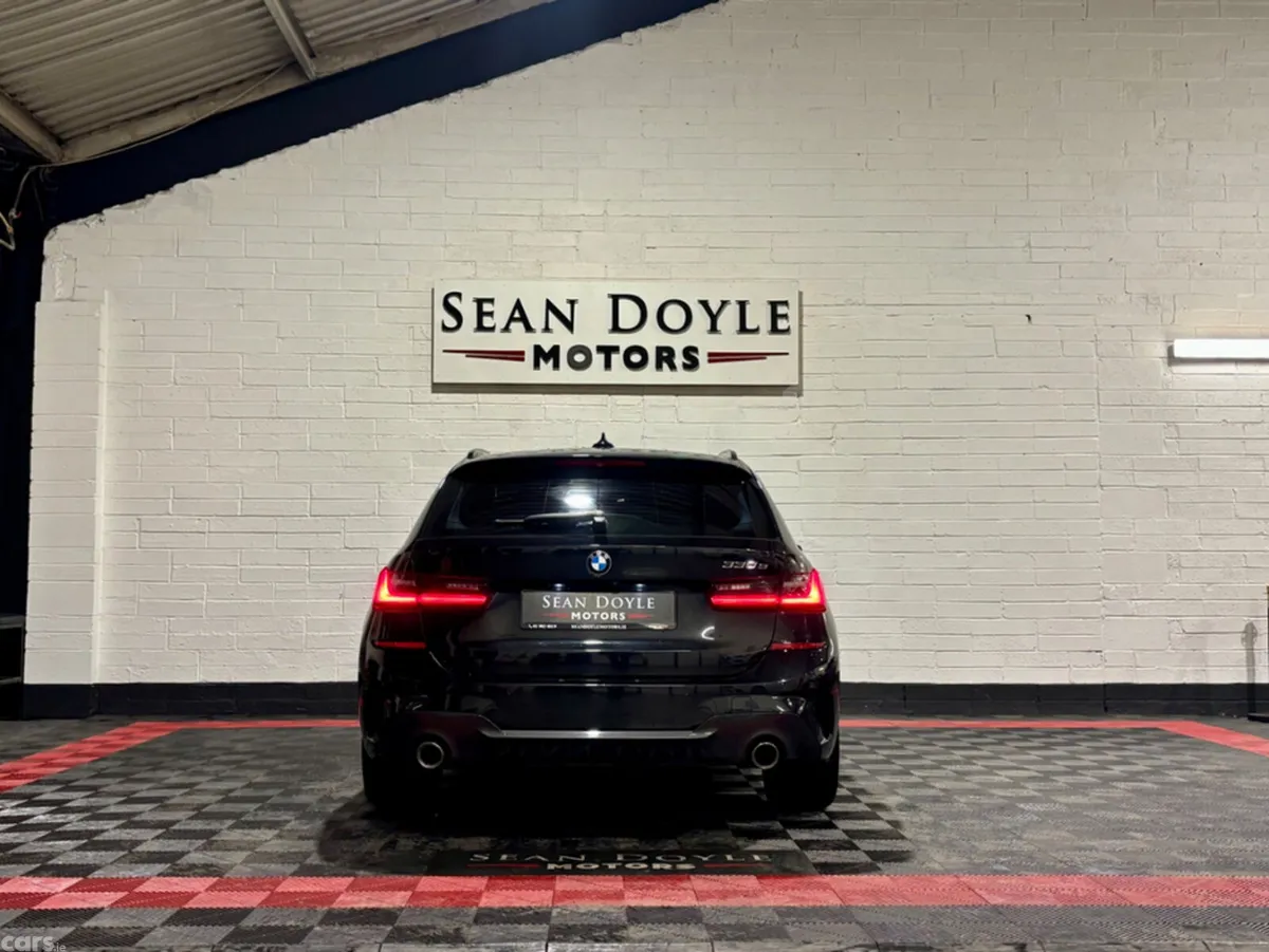 BMW 3-Series Estate, Petrol Plug-in Hybrid, 2021, Black