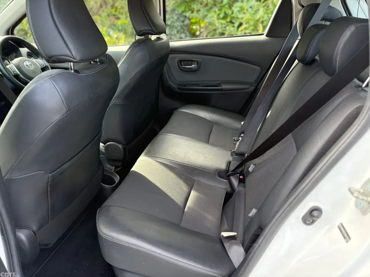 Toyota Yaris Hatchback, Petrol Hybrid, 2017, White