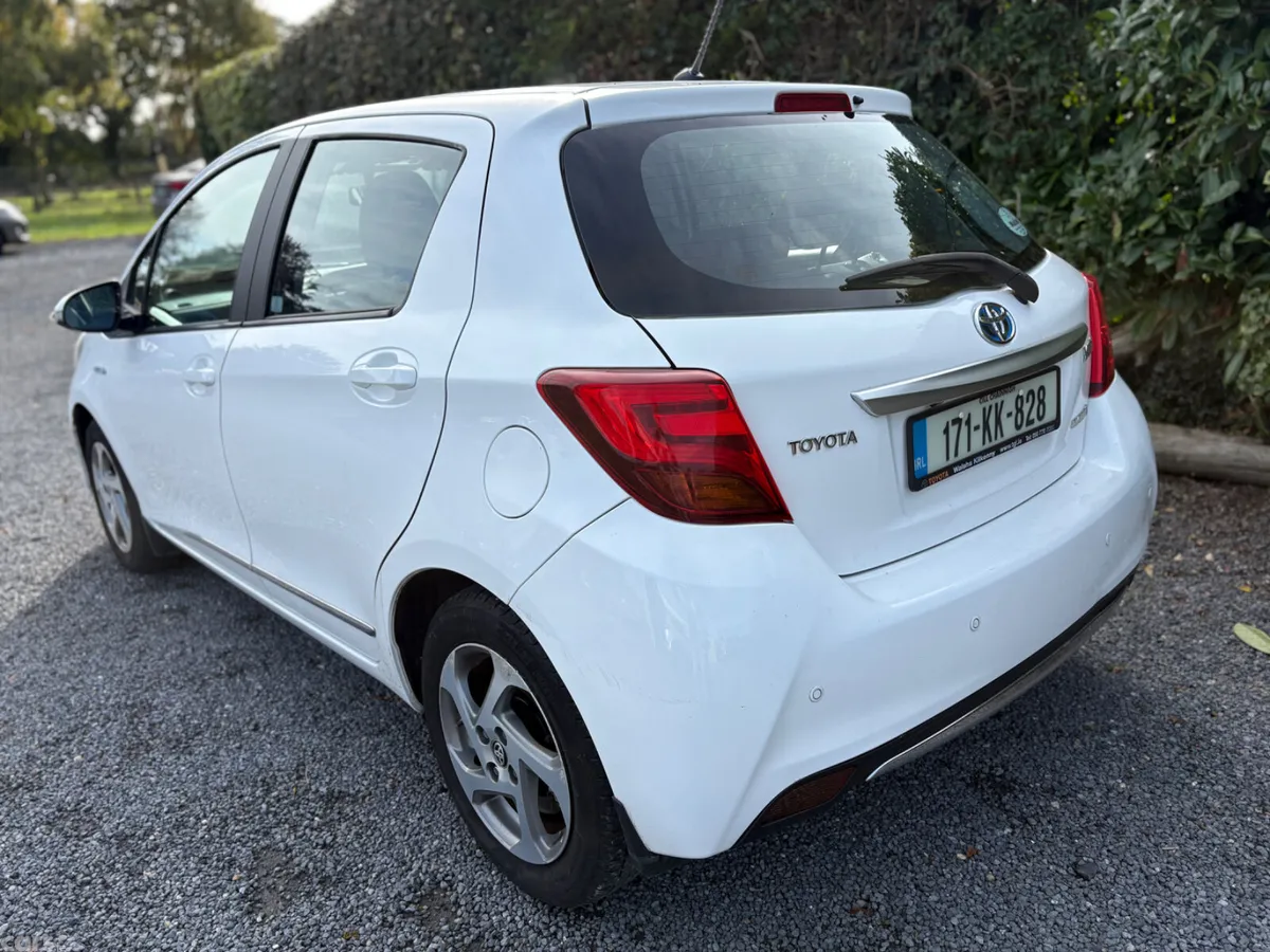 Toyota Yaris Hatchback, Petrol Hybrid, 2017, White