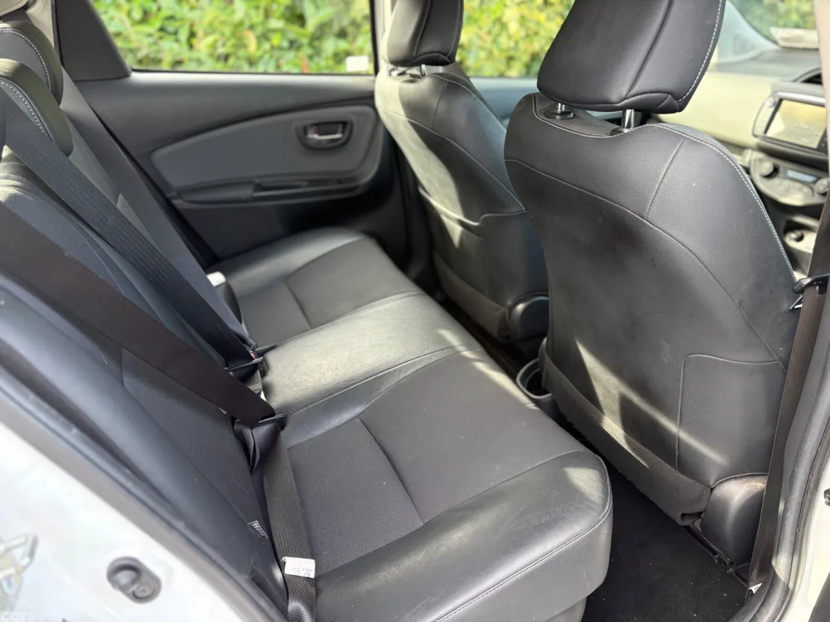Toyota Yaris Hatchback, Petrol Hybrid, 2017, White