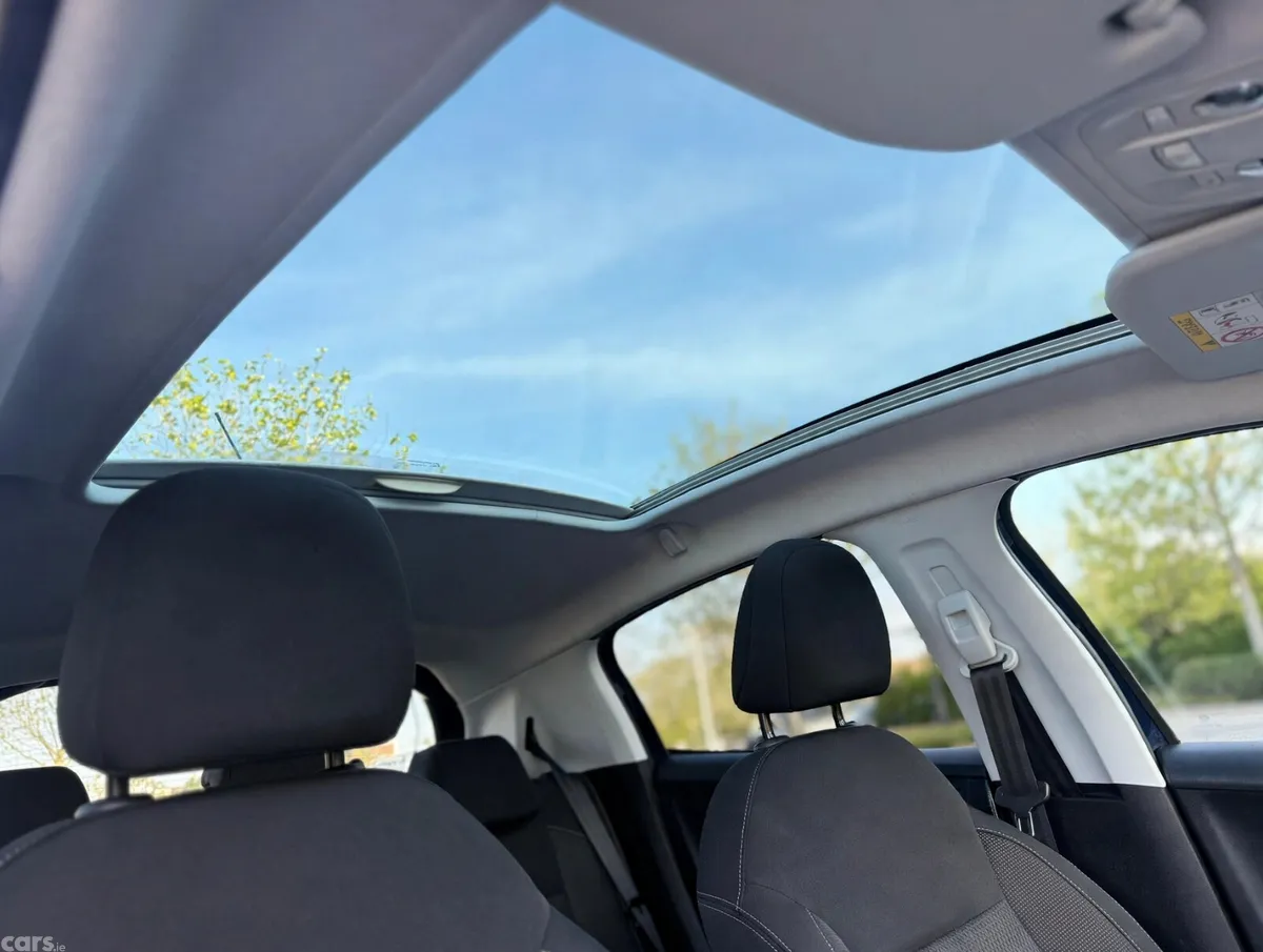 Peugeot 208 Hatchback, Petrol, 2017, Blue