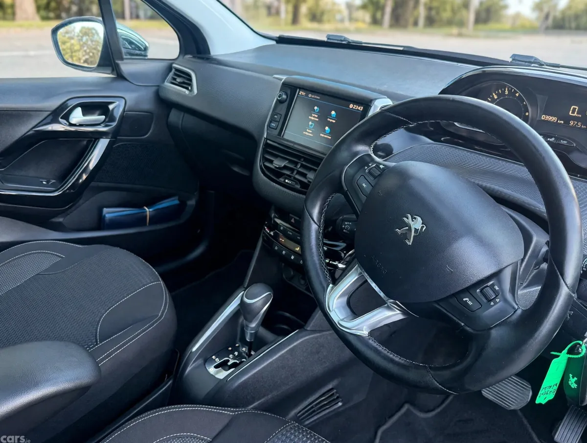 Peugeot 208 Hatchback, Petrol, 2017, Blue