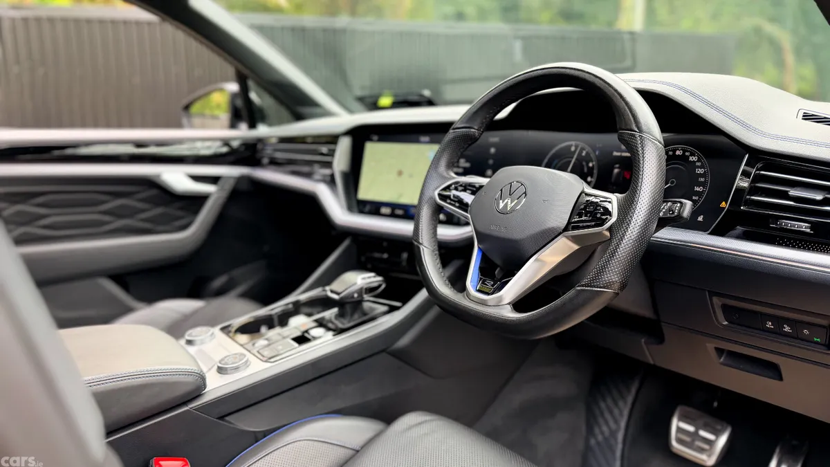 Volkswagen Touareg SUV, Petrol Plug-in Hybrid, 2022, Black
