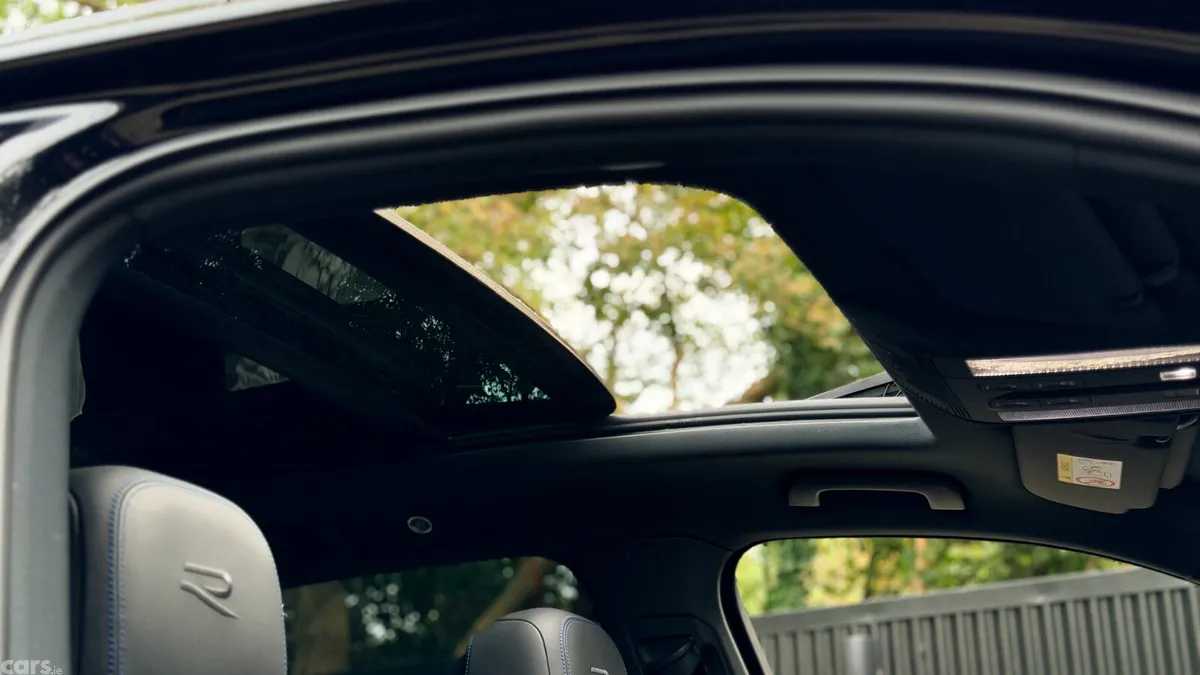 Volkswagen Touareg SUV, Petrol Plug-in Hybrid, 2022, Black