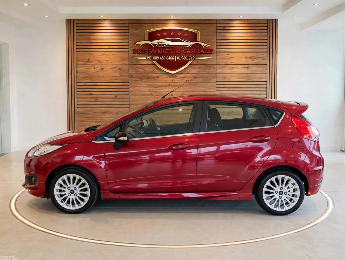 Ford Fiesta Hatchback, Petrol, 2015, Red