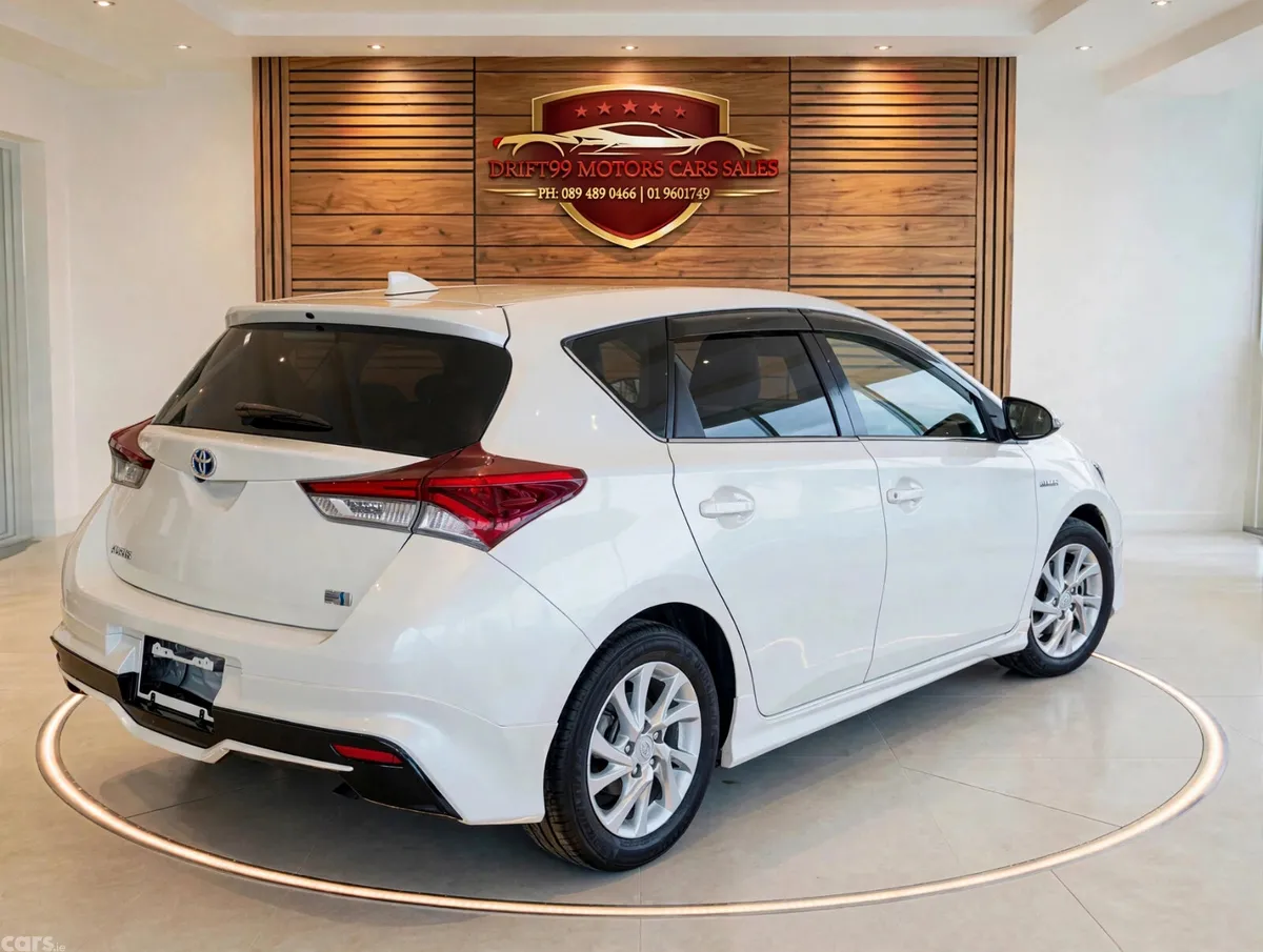 Toyota Auris Hatchback, Petrol Hybrid, 2018, White