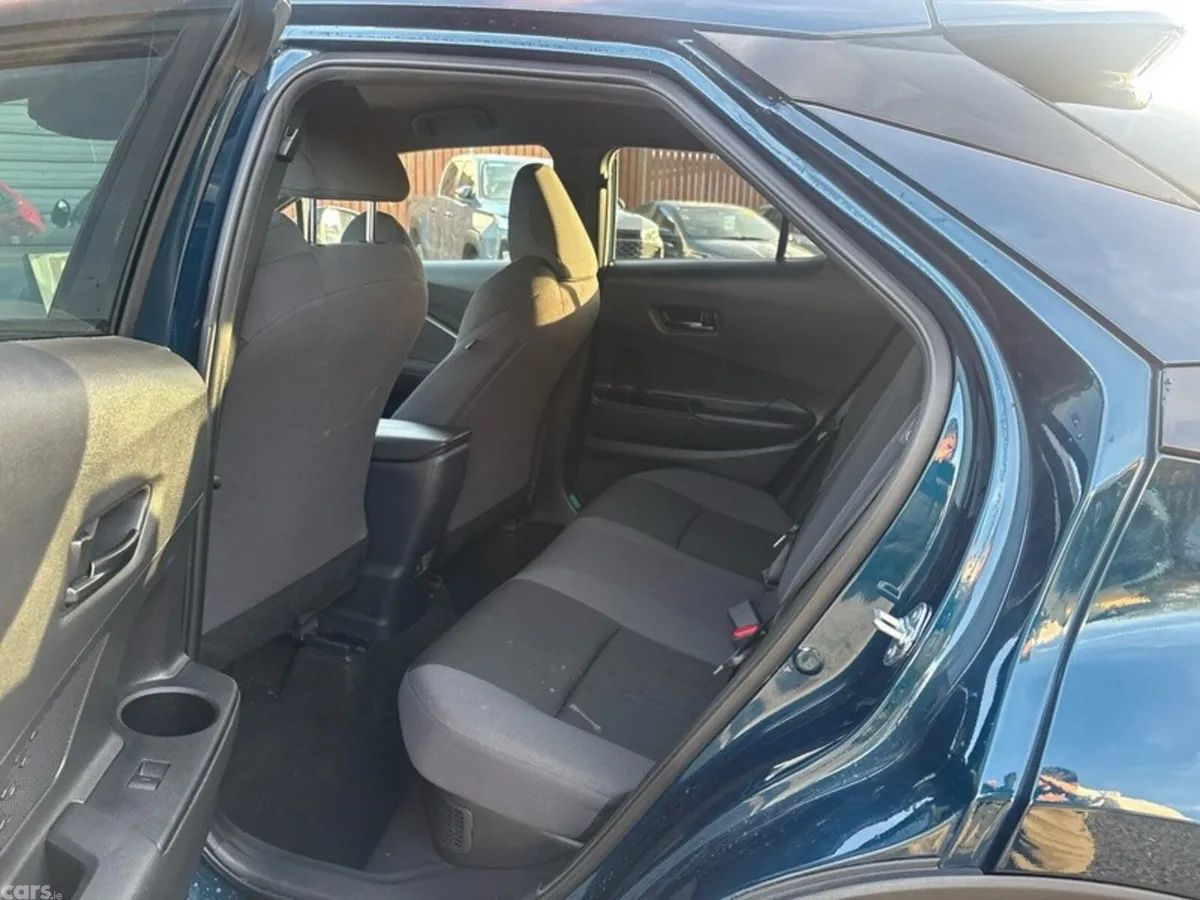 Toyota C-HR SUV, Petrol Hybrid, 2025, Blue