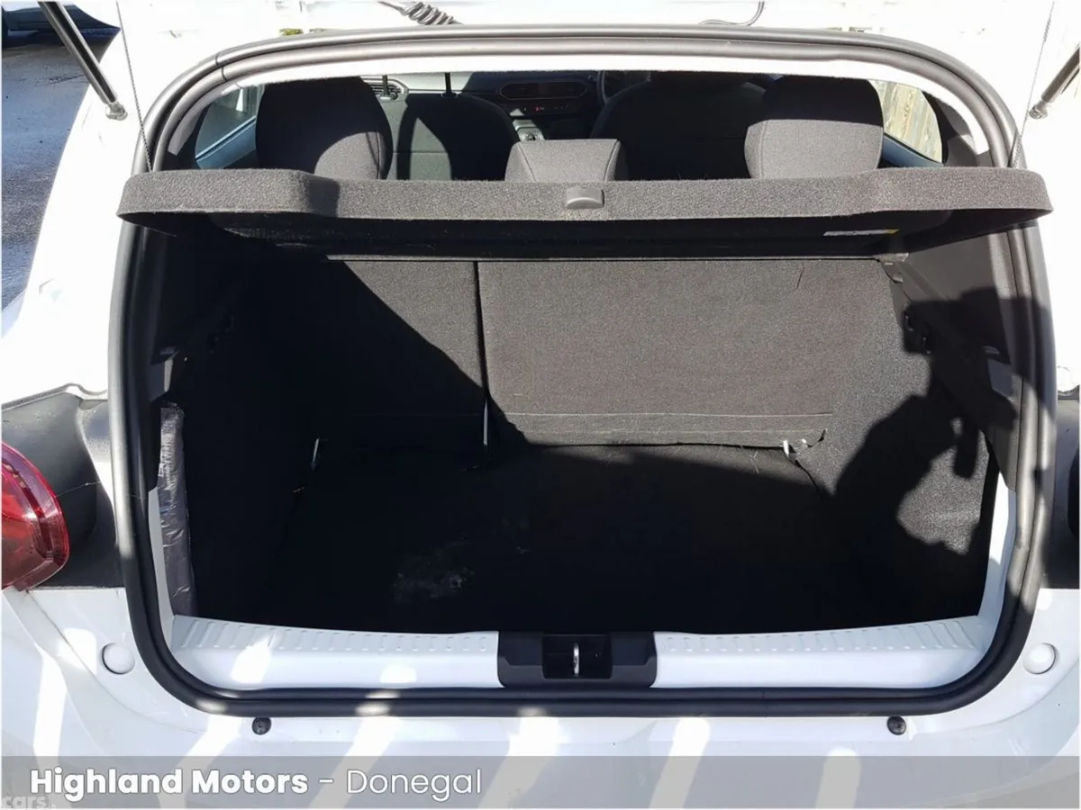 Dacia Sandero Stepway Hatchback, Petrol, 2022, White