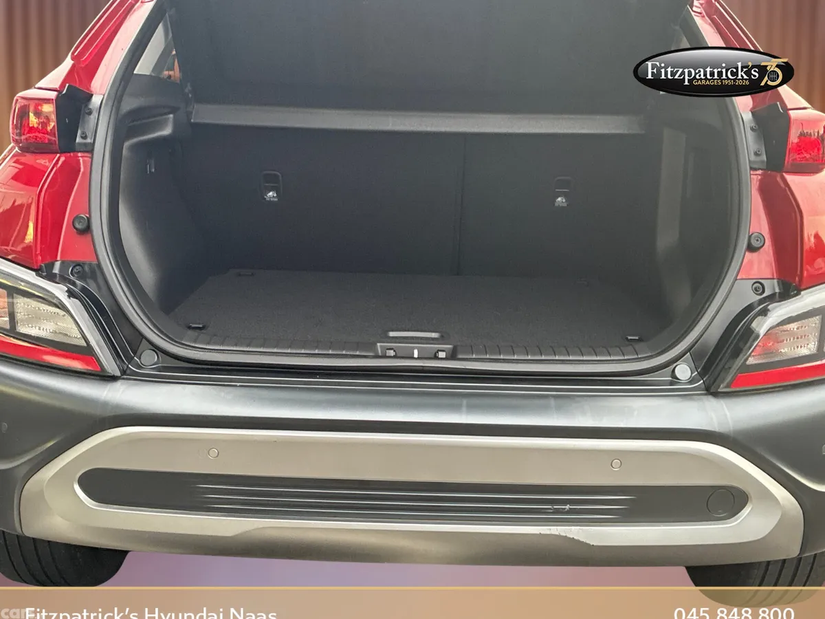 Hyundai KONA MPV, Petrol, 2022, Red
