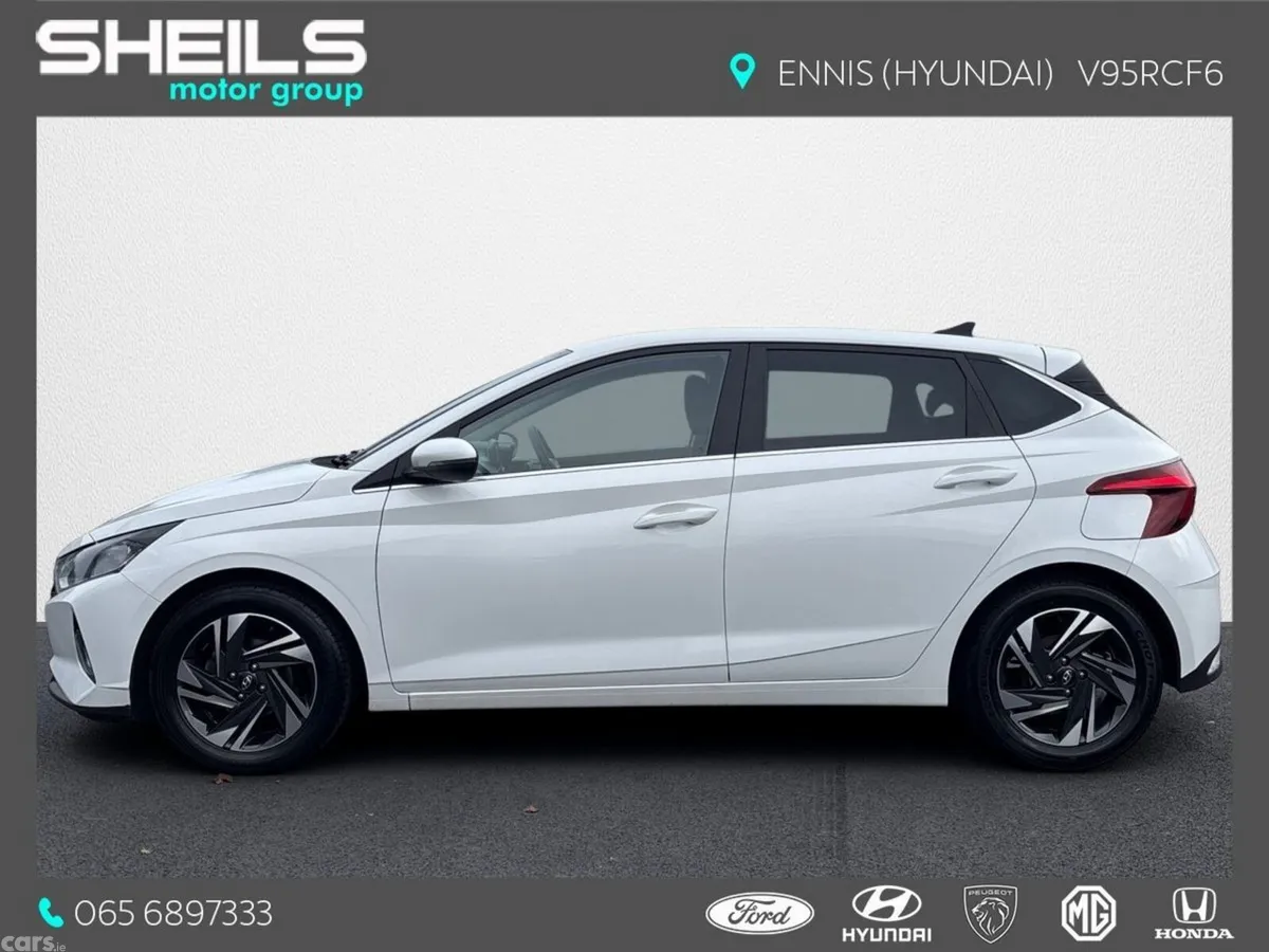 Hyundai i20 Hatchback, Petrol, 2021, White